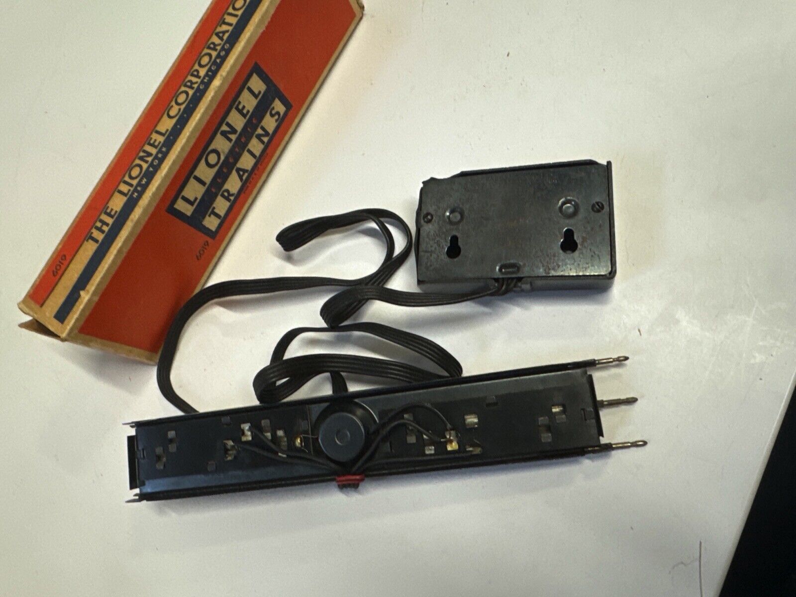 LIONEL 6019 PREWAR UNCOPUPLING TRACK WITH REMOTE (PARTS/RESTORE ONLY) - WISE GUYS HOBBIES LLC