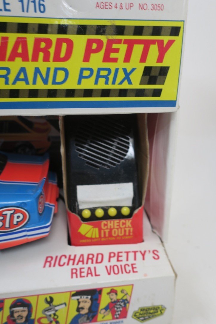Vtg 1992 RICHARD PETTY TALKING ELECTRONIC LARGE 1:16 STP NASCAR 43 ORIGINAL BOX - WISE GUYS HOBBIES LLC