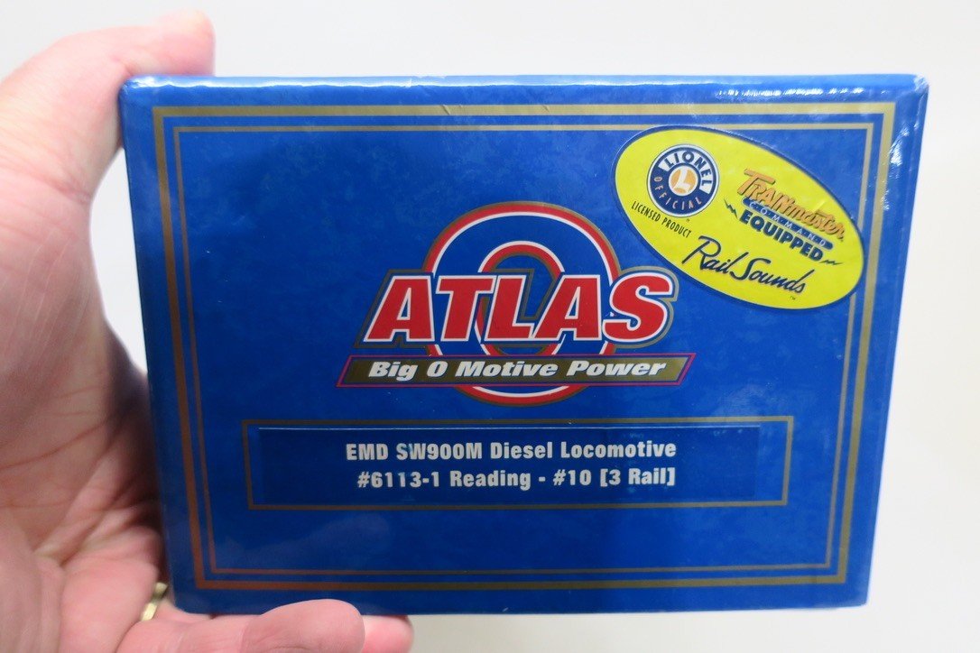 ATLAS O EMD SW900M DIESEL LOCOMOTIVE 6113 - 1 READING - 10 3 RAIL - WISE GUYS HOBBIES LLC