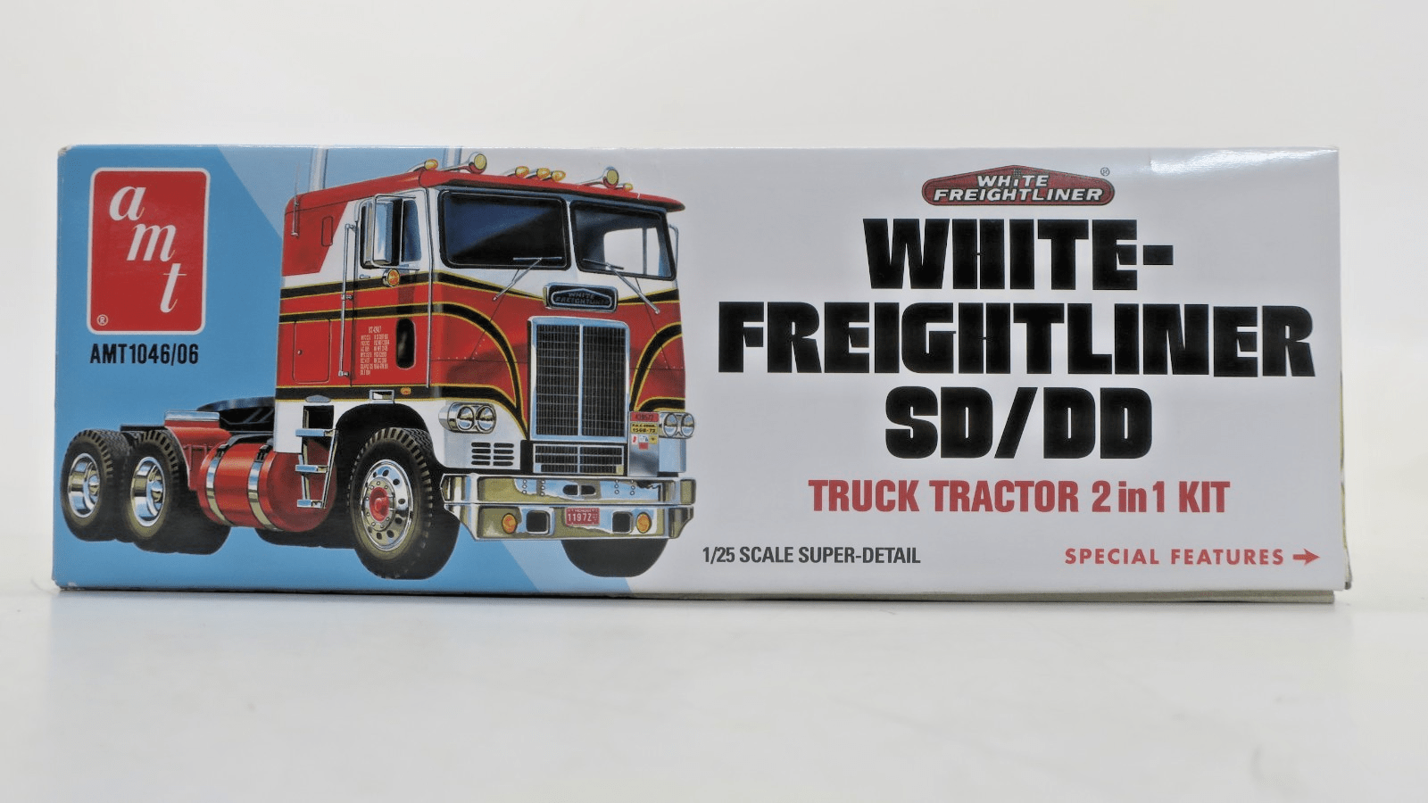 AMT 1/25 White-Freightliner SD/DD Truck Tractor 2 in 1 Model Kit AMT1046 - WISE GUYS HOBBIES LLC