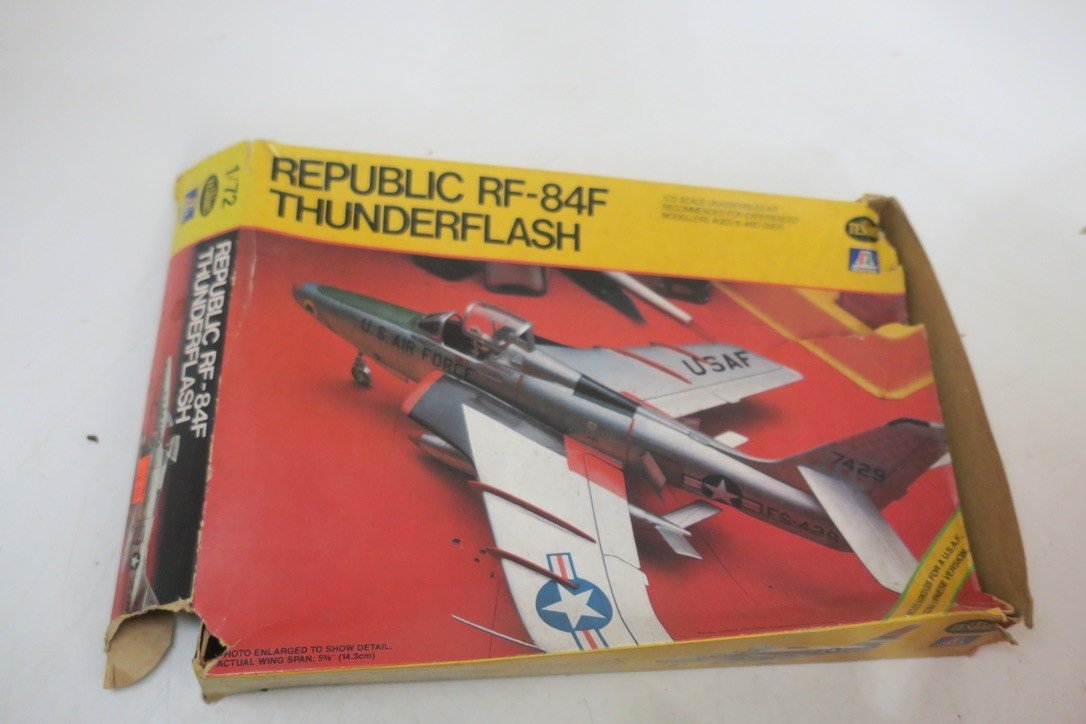 Vintage 1/72 Testors Italeri Republic RF - 84F Thunderflash Model Kit 876 - WISE GUYS HOBBIES LLC