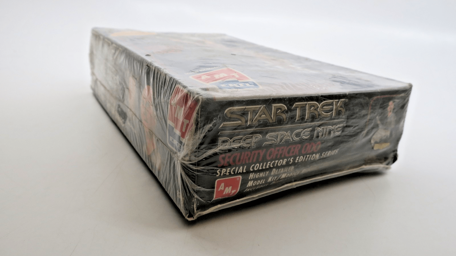 AMT ERTL Star Trek Deep Space Nine Security Office Odo Vinyl Model Kit - WISE GUYS HOBBIES LLC