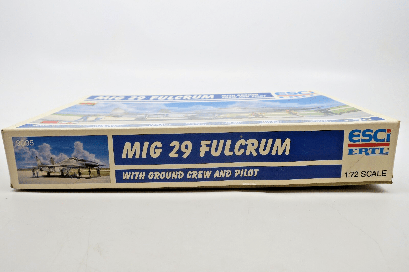 ESCI 1/72 MiG-29 Fulcrum With Ground Crew And Pilot Model Kit - WISE GUYS HOBBIES LLC