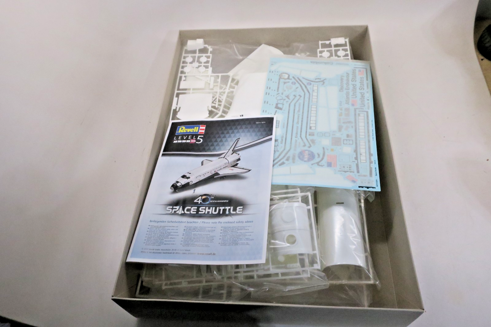 Revell 1/72 40th Anniversary Space Shuttle Plastic Model Kit #05673