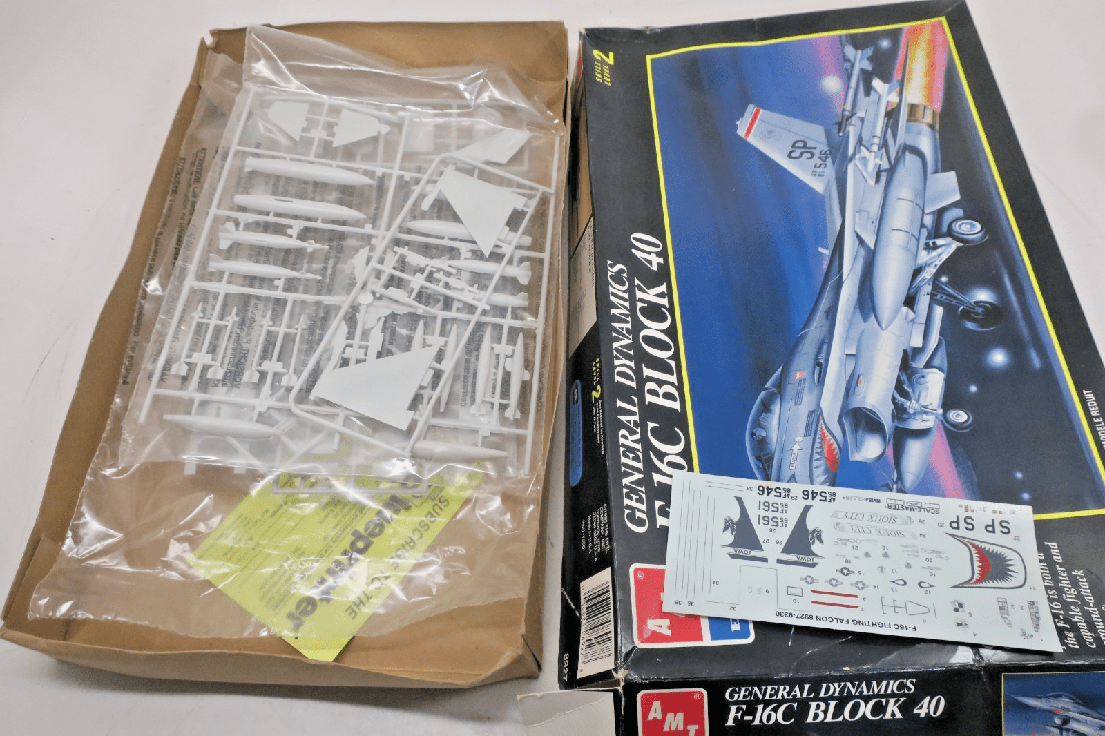 AMT 1/72 General Dynamics F-16C Block 40 Plastic Model Kit 8927 - WISE GUYS HOBBIES LLC