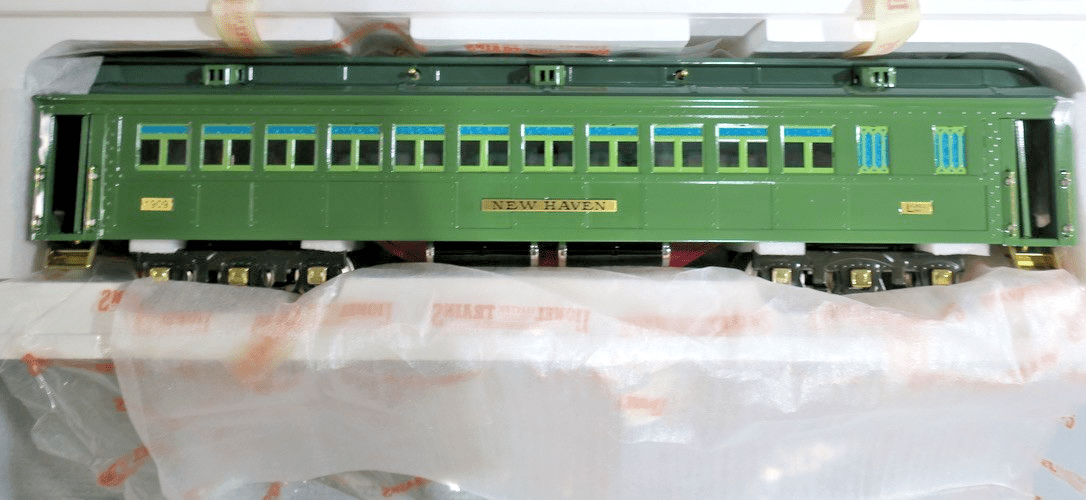 Lionel Corporation 11-40017 Two Tone Green 3-Car Std Gauge Show Room Set - WISE GUYS HOBBIES LLC