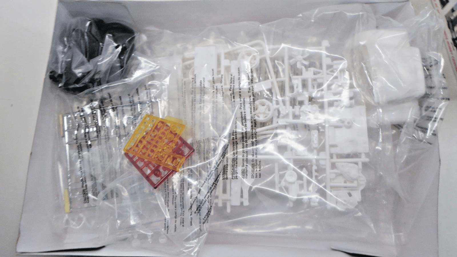 AMT 1/25 Mack R68ST Model Kit 1039/06 - WISE GUYS HOBBIES LLC
