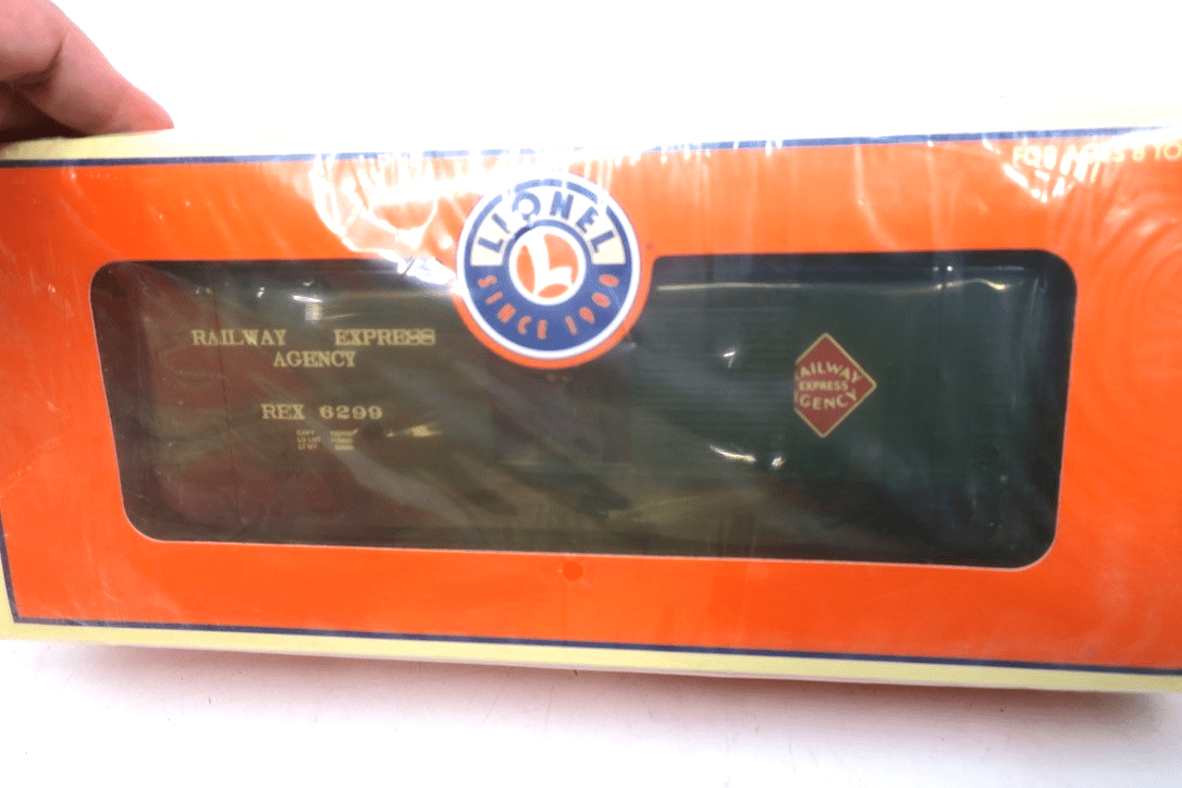 Lionel O REA Railway Express Agency Operating Boxcar w/Mail Bag 6-26792 - WISE GUYS HOBBIES LLC