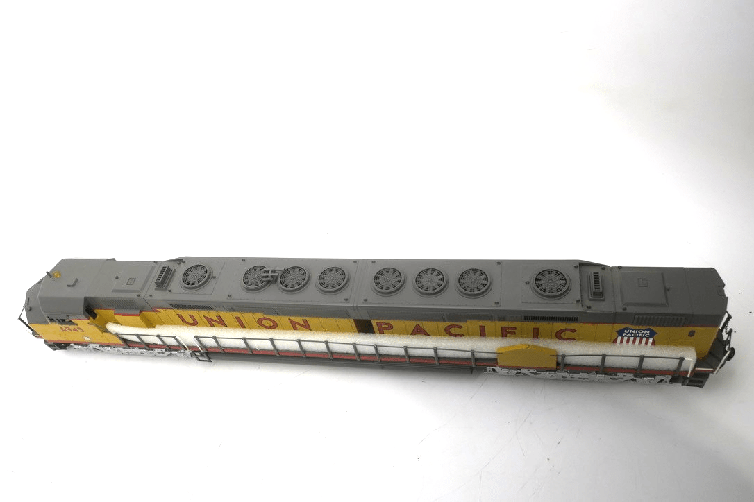MTH 20-2432-1 Union Pacific DD40AX Diesel Locomotive 6945 with PS2 - WISE GUYS HOBBIES LLC