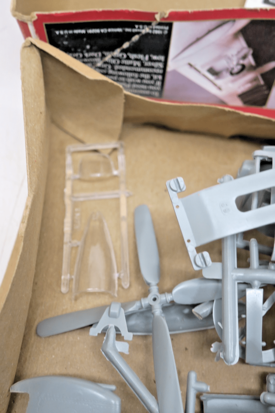 Revell The History Makers 1/40 Douglas A - 1H Skyraider Model Kit 8615 USED - WISE GUYS HOBBIES LLC