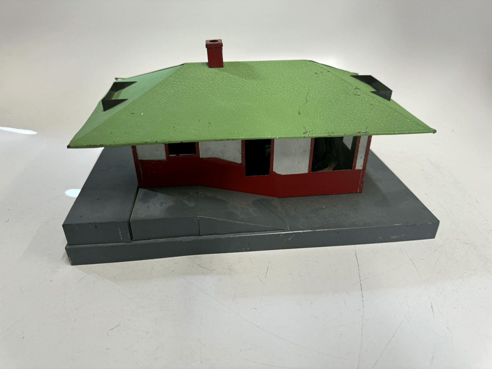American Flyer 258 S Scale Mystic Illuminated Passenger and Freight Station - WISE GUYS HOBBIES LLC