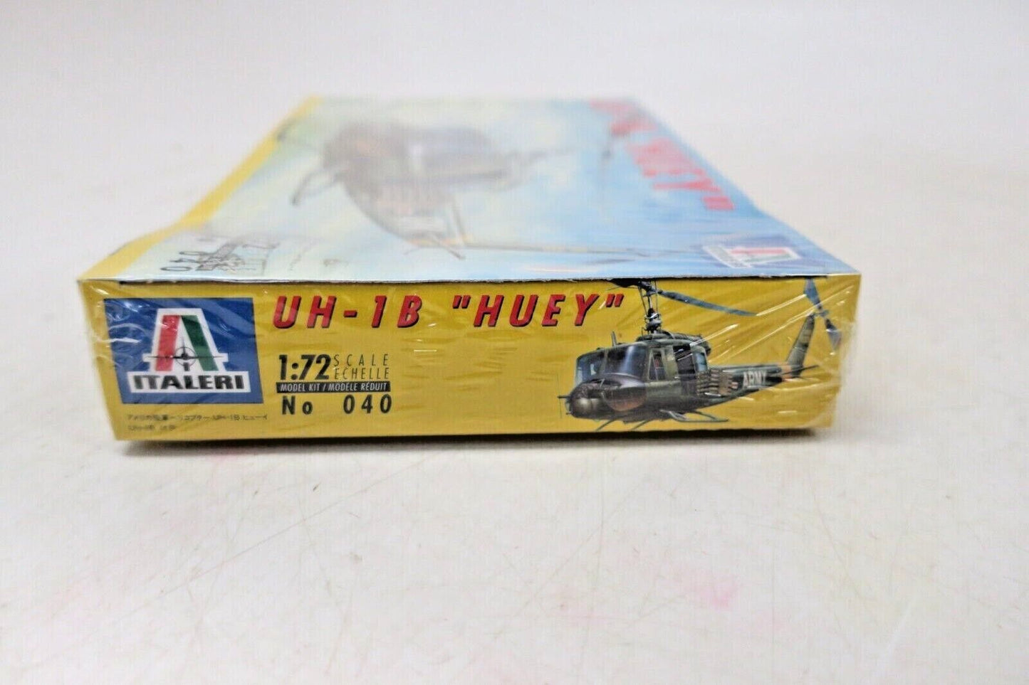 ITALERI UH - 1B "HUEY" 1:72 MODEL KIT # 040 NEW SEALED